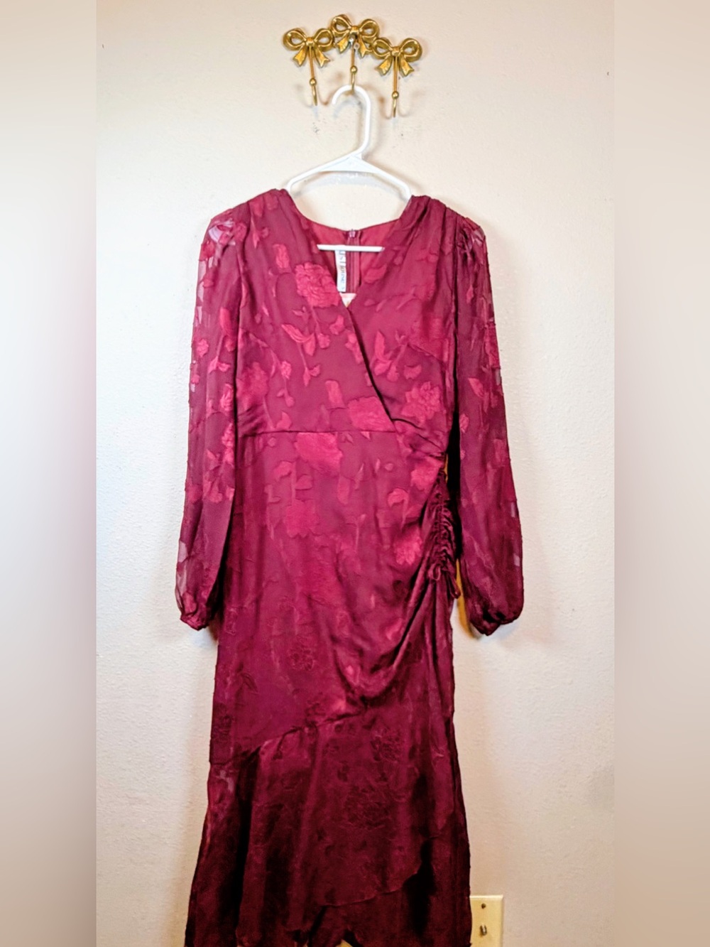 JJs House Cabernet V-Neck Floral Asymmetrical Faux Wrap Dress. Size S